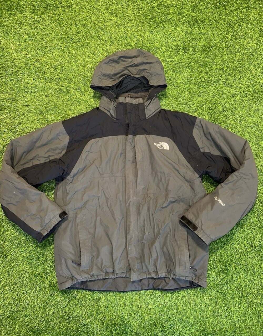 The North Face HyVent Gray and Black Hooded Waterproof Winter Jacket Mens L